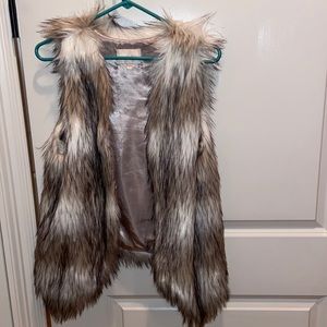 Fur vest. Grey, white and brown color. Size large.